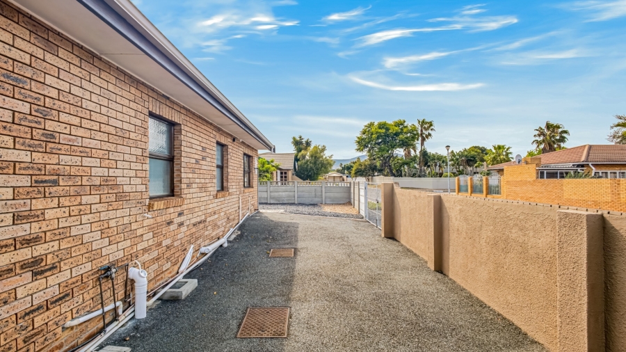 3 Bedroom Property for Sale in Monte Vista Western Cape